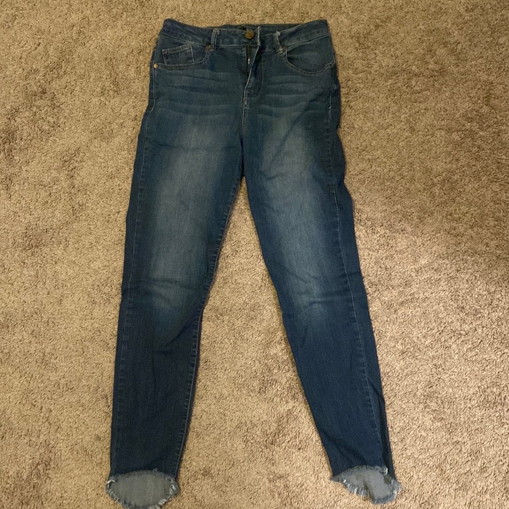 Frayed edge stretchy denim jeans